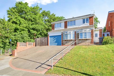 5 bed property, in Middleton Gardens, £430,000