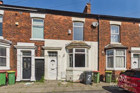 2 bed property, in Fazackerley Street, £90,000