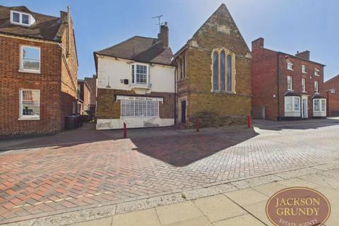 6 bed property, in New Street, £280,000
