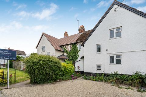 3 bed property, in Cross Road, £385,000