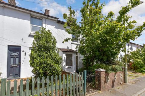2 bed property, in Whitfeld Road, £180,000