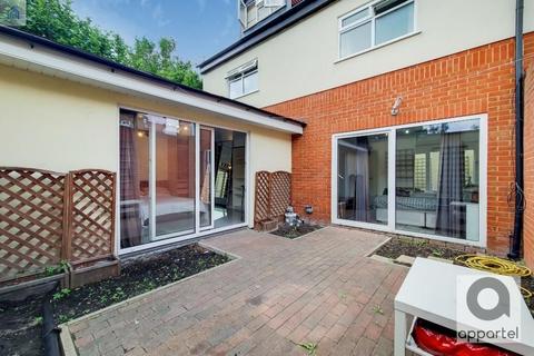 5 bed property, in 2c King Edwards Gardens, £625,000