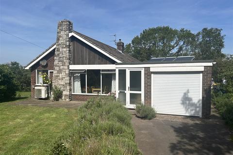 3 bed property, in Sandbraes Lane, £235,000