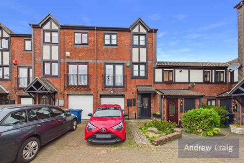 3 bed property, in The Firs, £265,000