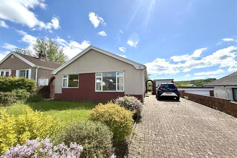3 bed property, in Dulais Grove, £320,000