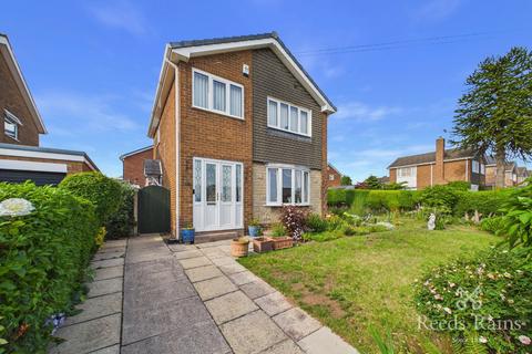 3 bed property, in Hemmingfield Road, £260,000