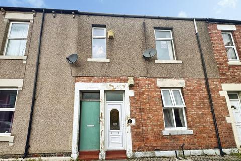 3 bed property, in Howdon Road, £75,000