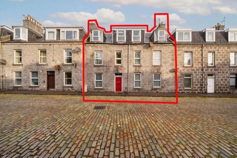 12 bed property, in Aberdeen AB24, £221,000