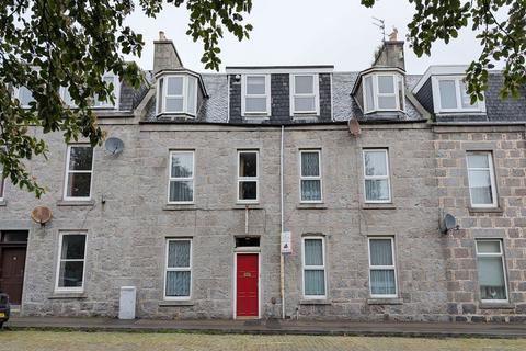 12 bed property, in Aberdeen AB24, £221,000