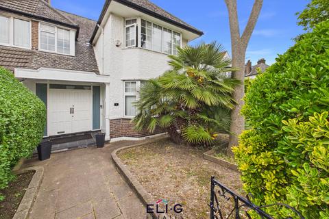 4 bed property, in Wessex Gardens NW11, £1,450,000
