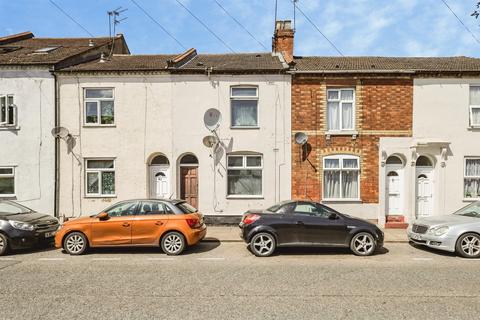 2 bed property, in Clare Street, £150,000