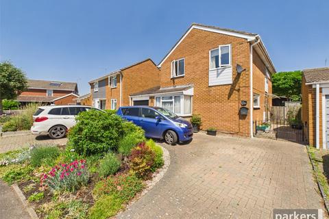 4 bed property, in Broadwater Road, £700,000