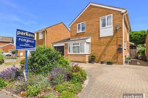 4 bed property, in Broadwater Road, £700,000