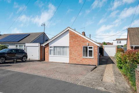 3 bed property, in Elm Close, £495,000