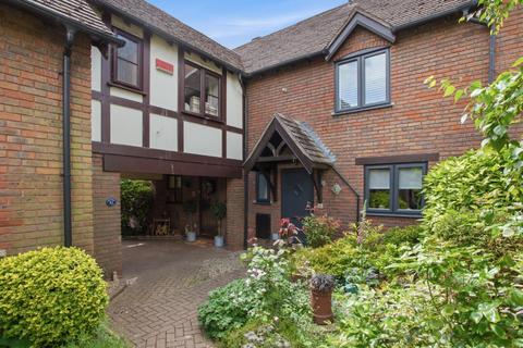 3 bed property, in Old Town Mews, £395,000