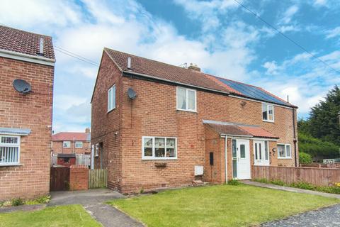 2 bed property, in Park House Close, £95,000