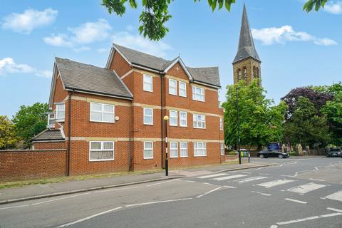 2 bed property, in Cameron Road, £260,000