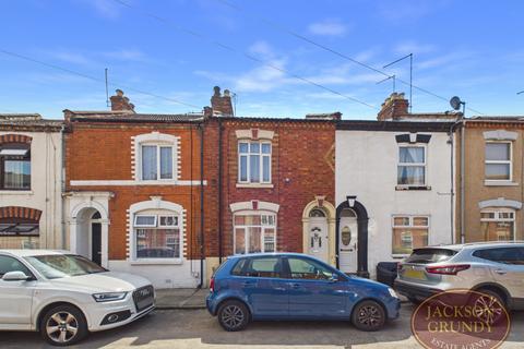 2 bed property, in Gray Street, £185,000
