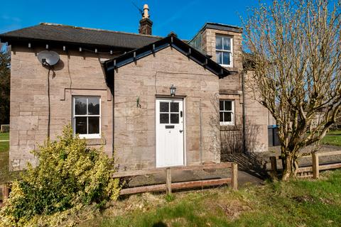 2 bed property, in Carronbridge, £135,000