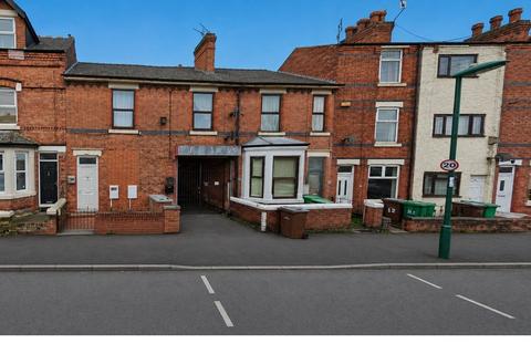 2 bed property, in Wallis Street, £420,000