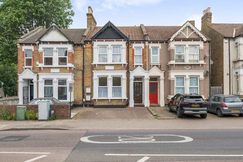2 bed property, in Brownhill Road, £400,000