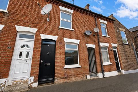 2 bed property, in Chequer Street, £210,000