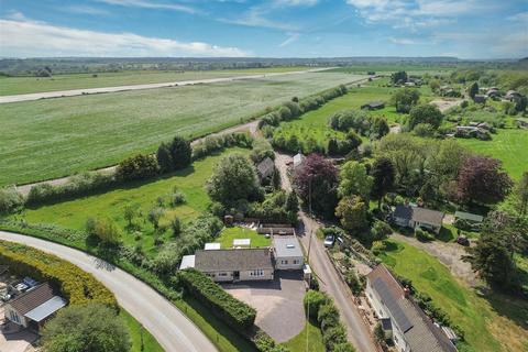 4 bed property, in Smeatharpe, £500,000