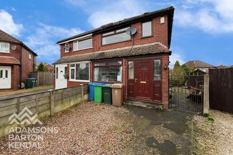 2 bed property, in Willows Lane, £170,000