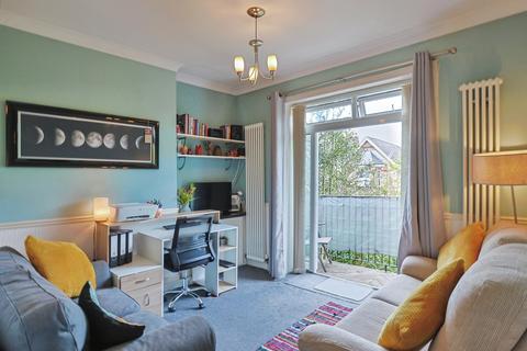 1 bed property, in Drummond Road, £160,000