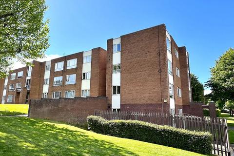 1 bed property, in Newland Court, £45,000