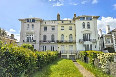 6 bed property, in The Strand, £475,000