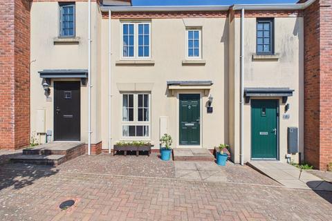 2 bed property, in Well Croft, £189,000