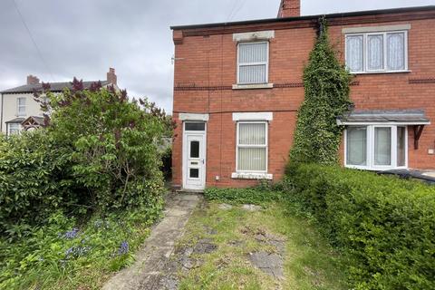2 bed property, in Chapel Street, £85,000