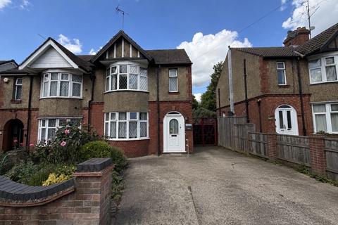 3 bed property, in Montrose Avenue, £400,000