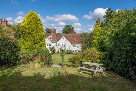 3 bed property, in Pennyford Lane, £825,000