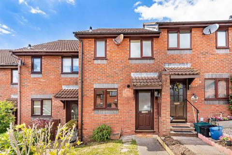 2 bed property, in Lawn Drive, £247,500