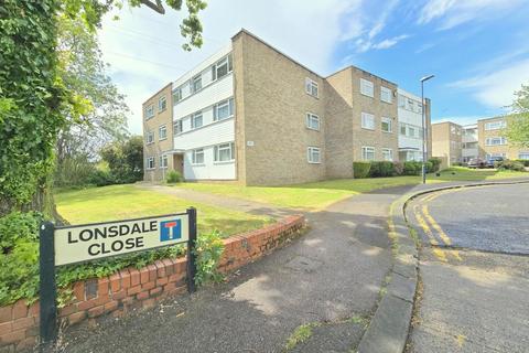 2 bed property, in Lonsdale Close, £349,950