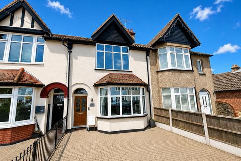3 bed property, in Shaftesbury Avenue, £440,000