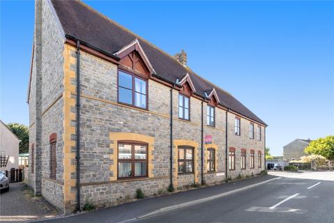 3 bed property, in High Street, £200,000
