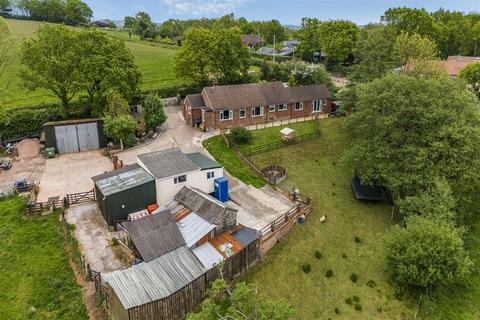 5 bed property, in Crediton, £675,000