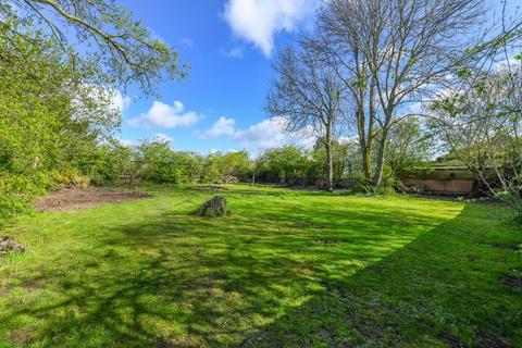 Studio, in Bridle Road, £195,000