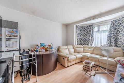 4 bed property, in Hillcroft Crescent, £825,000
