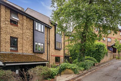 1 bed property, in Bakers Hill, £315,000