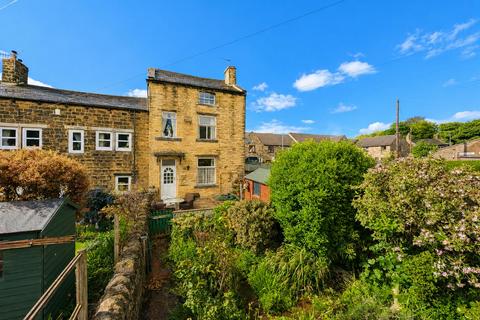 3 bed property, in Crag Hill Road, £130,000