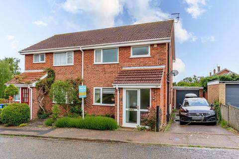 3 bed property, in Mountbatten Road, £280,000