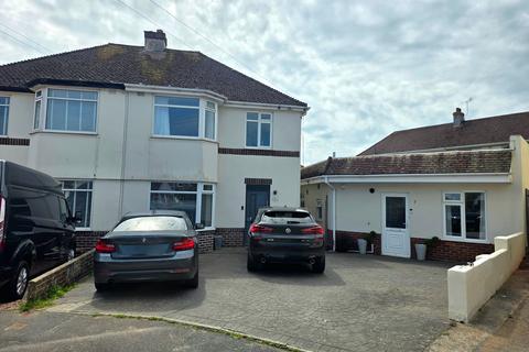 6 bed property, in Cadewell, £545,000