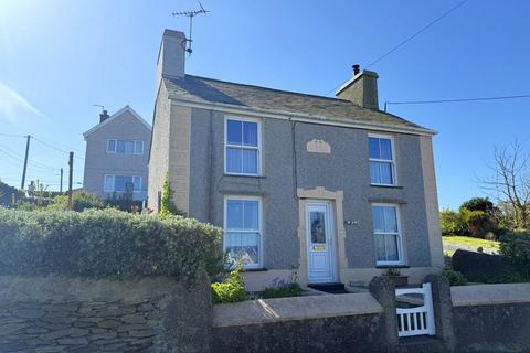 3 bed property, in Ednyfed Hill, £215,000