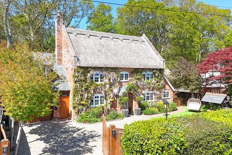 5 bed property, in Woodside Lane, £1,200,000