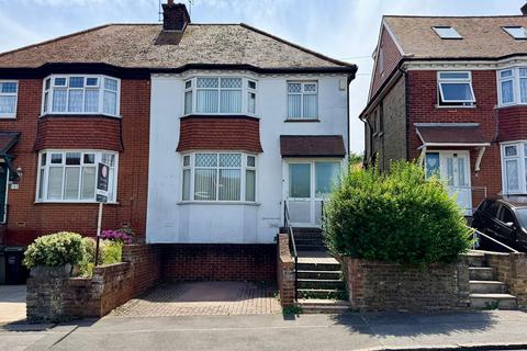 3 bed property, in College Road, £265,000