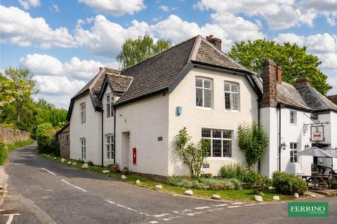 4 bed property, in Newland, £450,000
